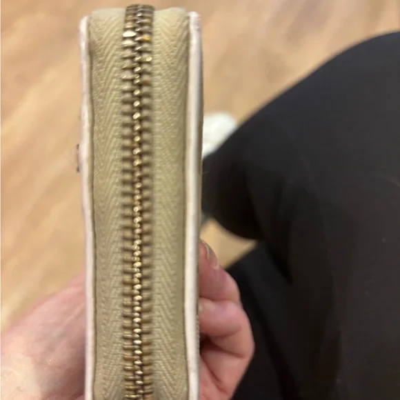 Gucci Tan and Green Signature Wallet - Picture 13 of 15